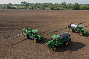 The John Deere 800R comes with integrated precision-ag solutions and a factory-installed Generation 4 display, as well as a 4G JDLink™ MTG (modem).