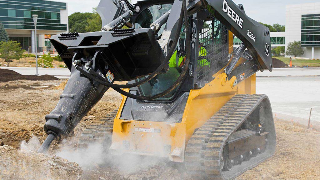 John Deere 325G Action