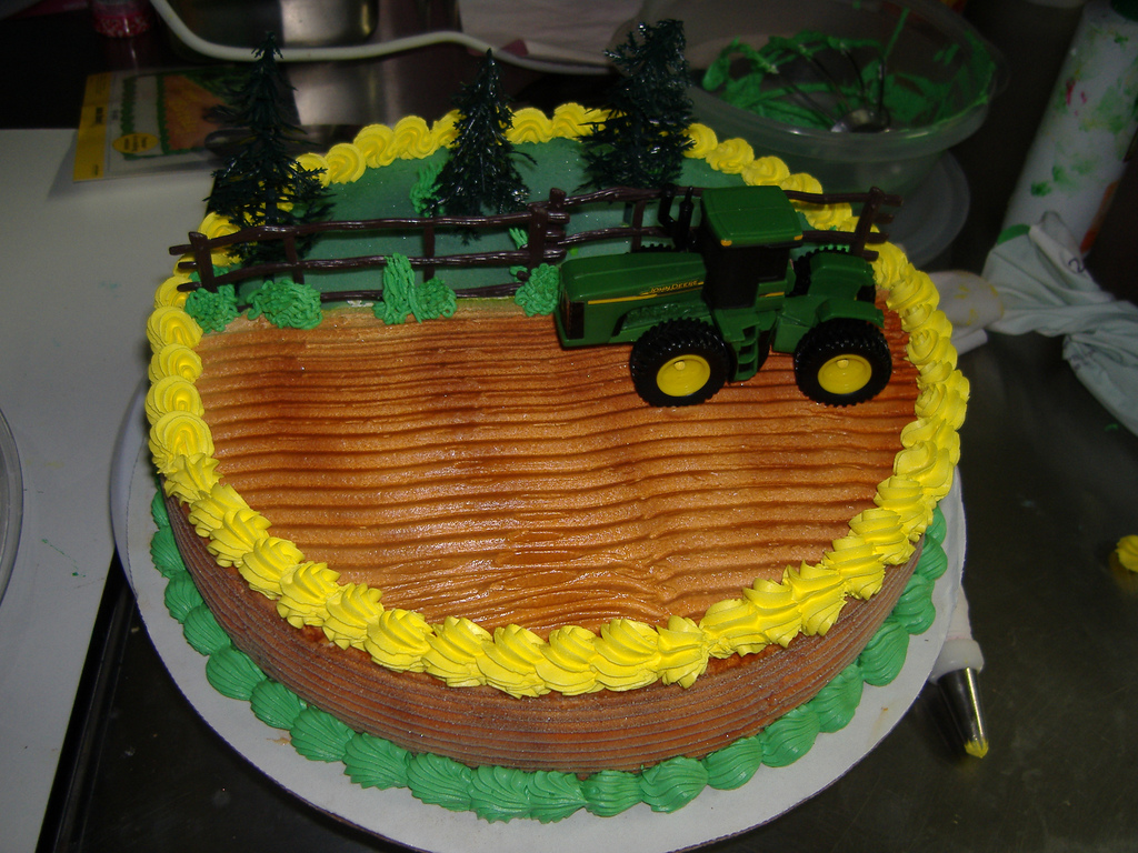 John Deere cake 