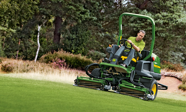 John Deere Golf Mower Waste Behind