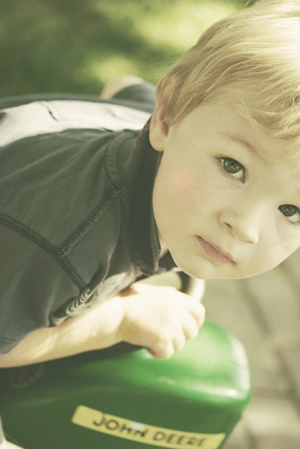 john deere kid21 John Deere Tractors and the Children Who Love Them (25 pics)