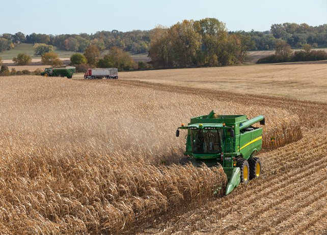 John Deere S650 