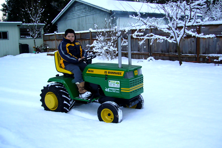john deere kid11 John Deere Tractors and the Children Who Love Them (25 pics)