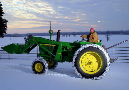 John Deere 4010 in snow