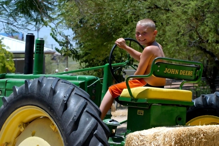 john deere kid John Deere Tractors and the Children Who Love Them (25 pics)