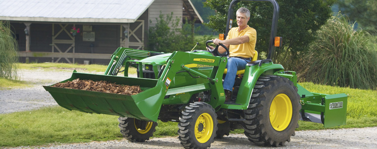 John Deere 3032E
