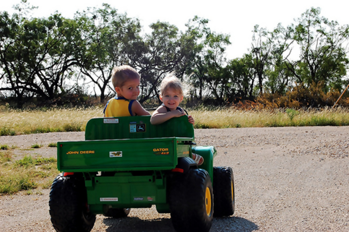 john deere kid10 John Deere Tractors and the Children Who Love Them (25 pics)