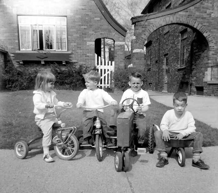 john deere kid3 John Deere Tractors and the Children Who Love Them (25 pics)