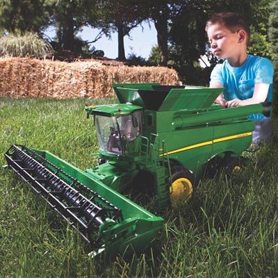 Big Farm S670 Combine With Grain Head