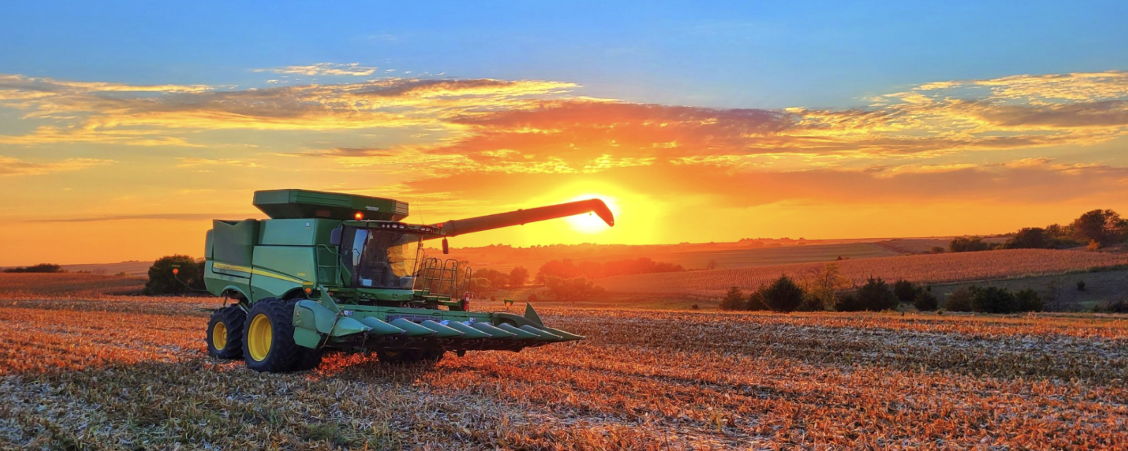 john deere harvesing equipment