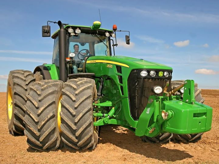 John Deere 8530 